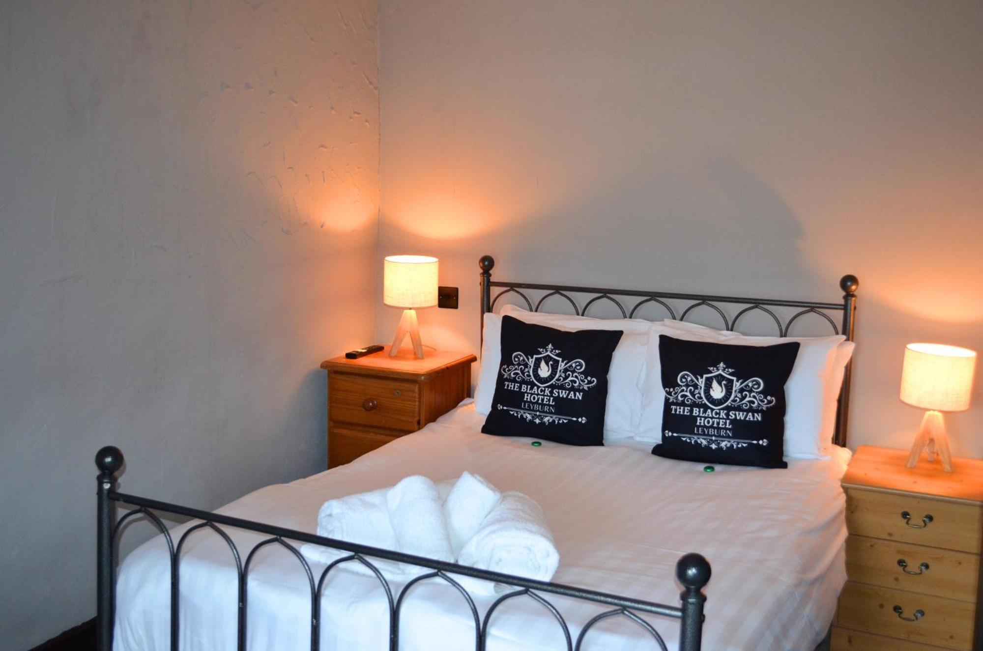 The Black Swan Hotel Leyburn Ngoại thất bức ảnh